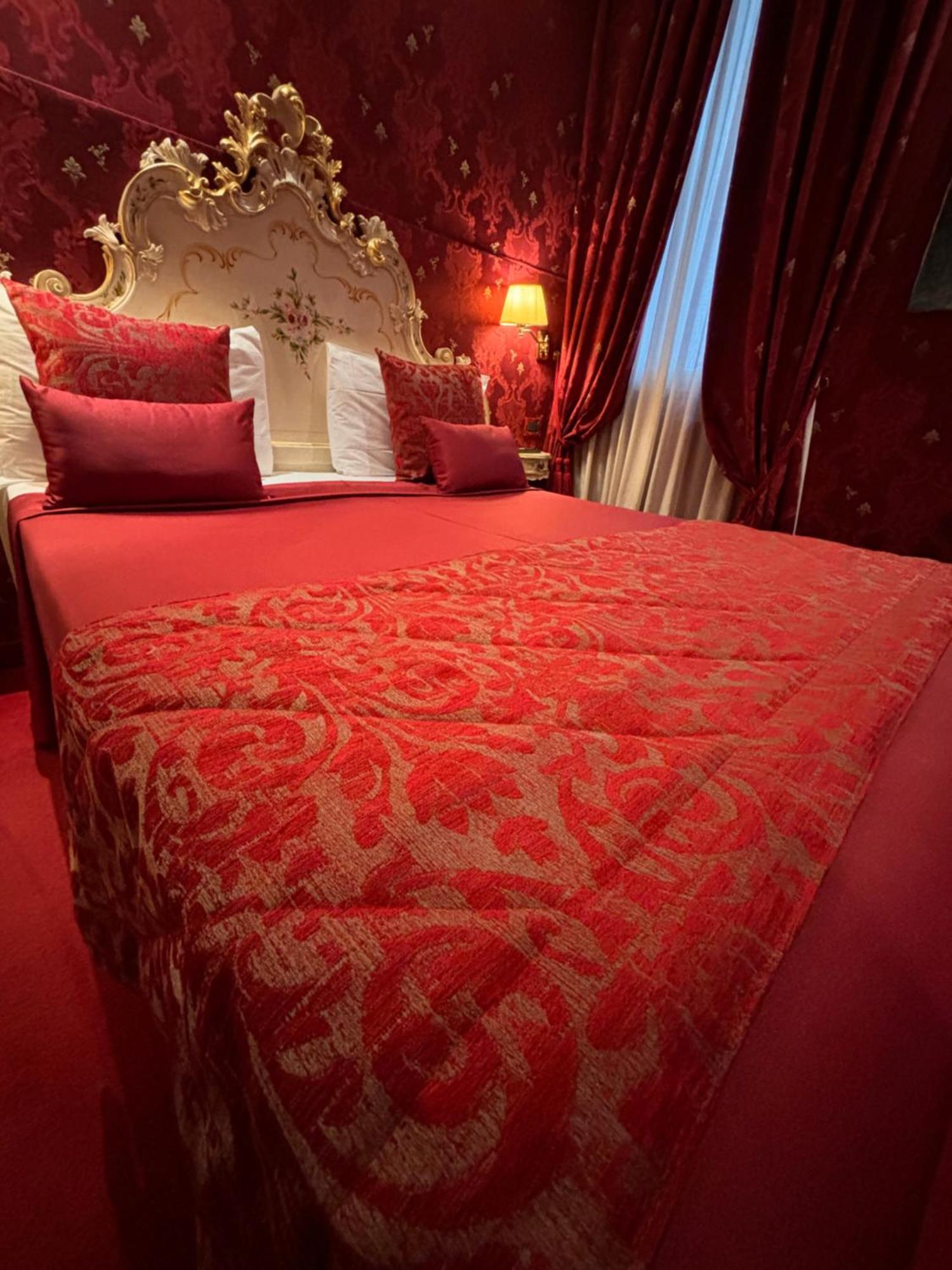 Hotel Al Graspo De Ua Венеция Экстерьер фото