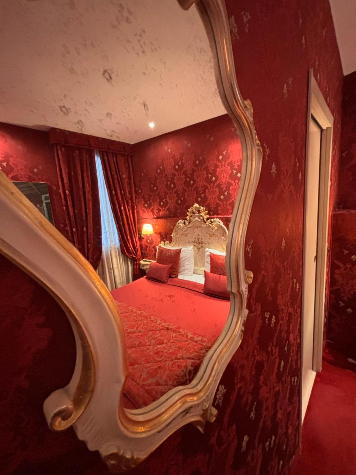 Hotel Al Graspo De Ua Венеция Экстерьер фото