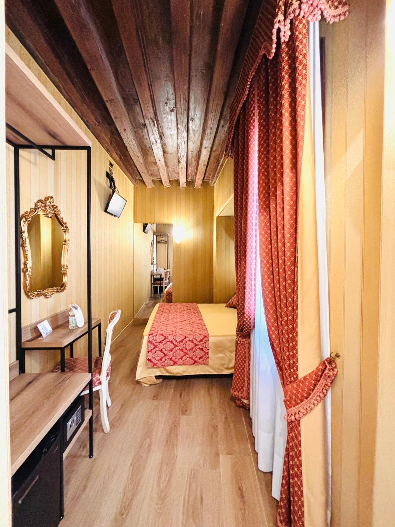Hotel Al Graspo De Ua Венеция Экстерьер фото