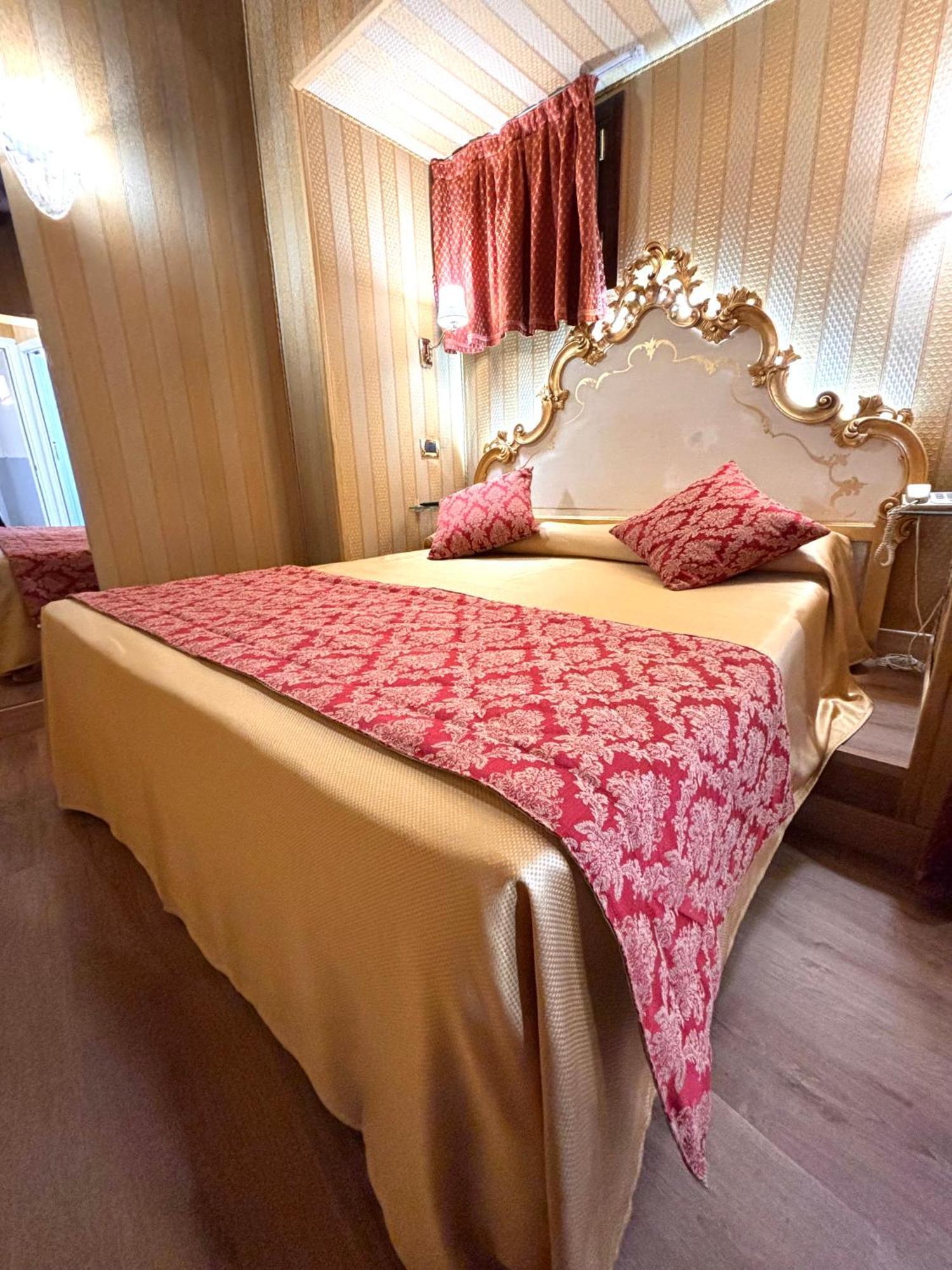Hotel Al Graspo De Ua Венеция Экстерьер фото