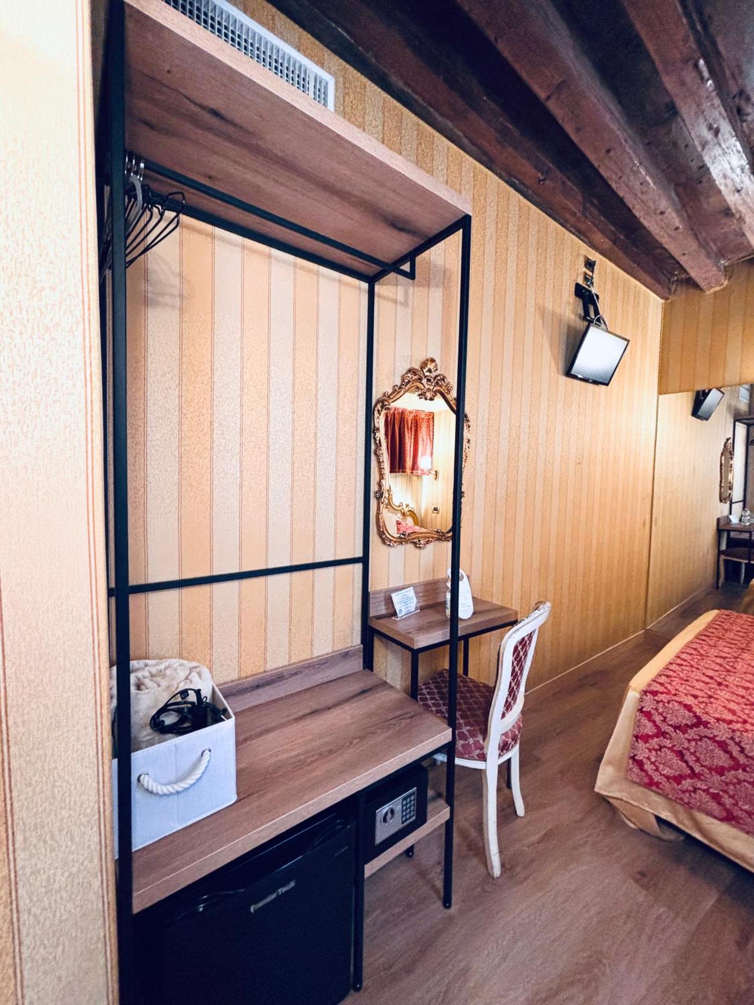 Hotel Al Graspo De Ua Венеция Экстерьер фото