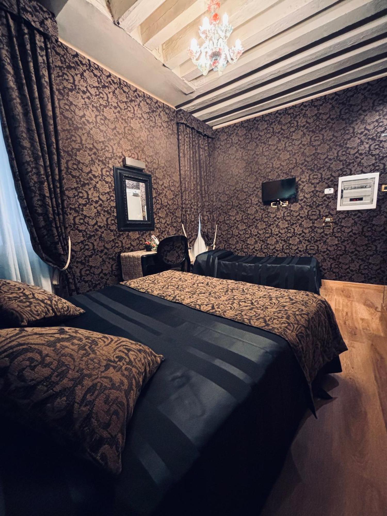 Hotel Al Graspo De Ua Венеция Экстерьер фото