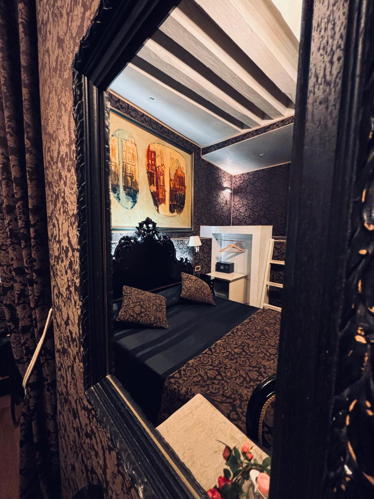 Hotel Al Graspo De Ua Венеция Экстерьер фото