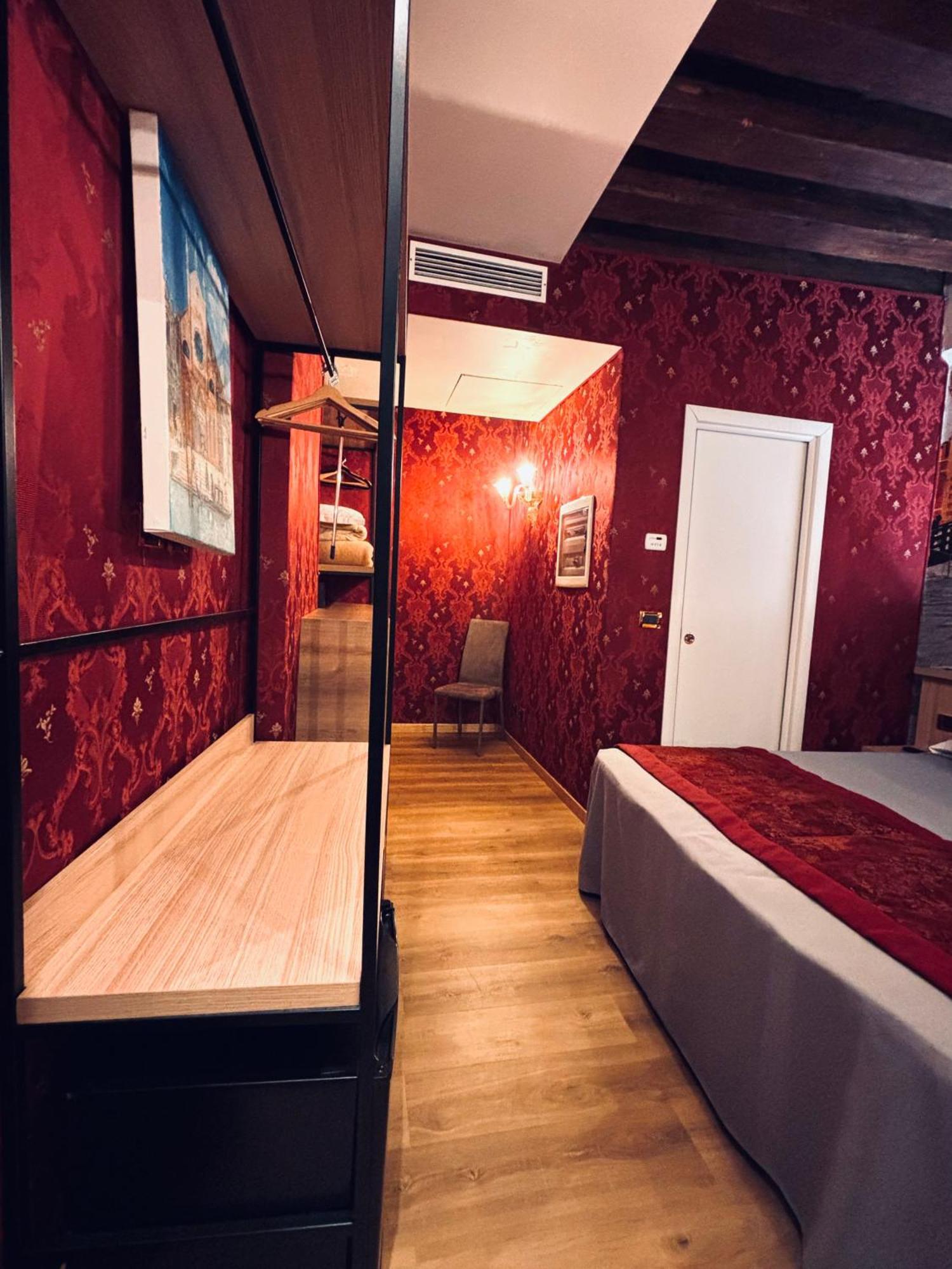 Hotel Al Graspo De Ua Венеция Экстерьер фото