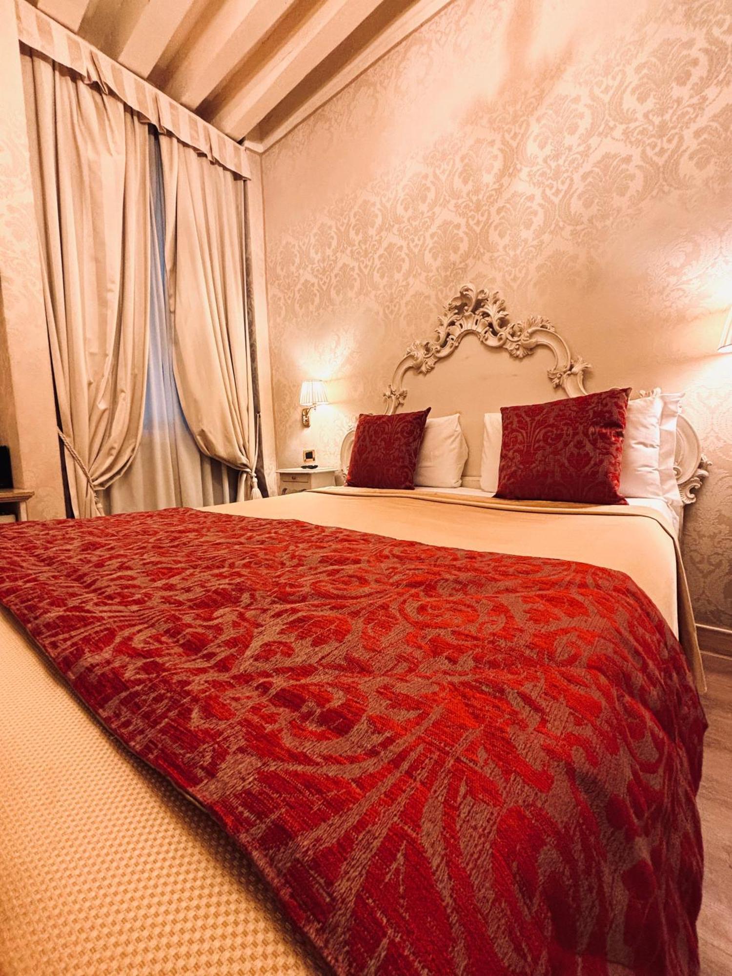 Hotel Al Graspo De Ua Венеция Экстерьер фото