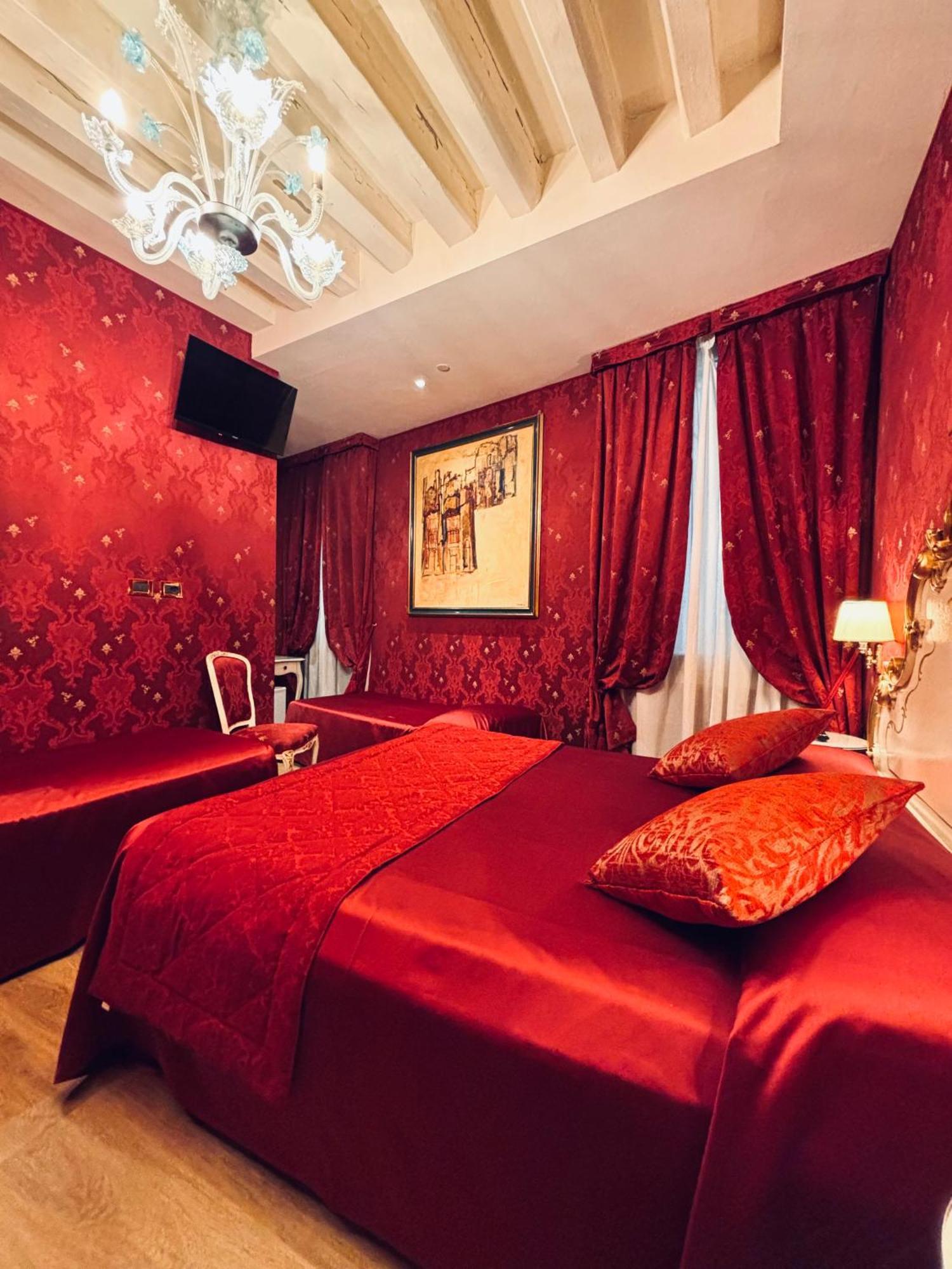 Hotel Al Graspo De Ua Венеция Экстерьер фото
