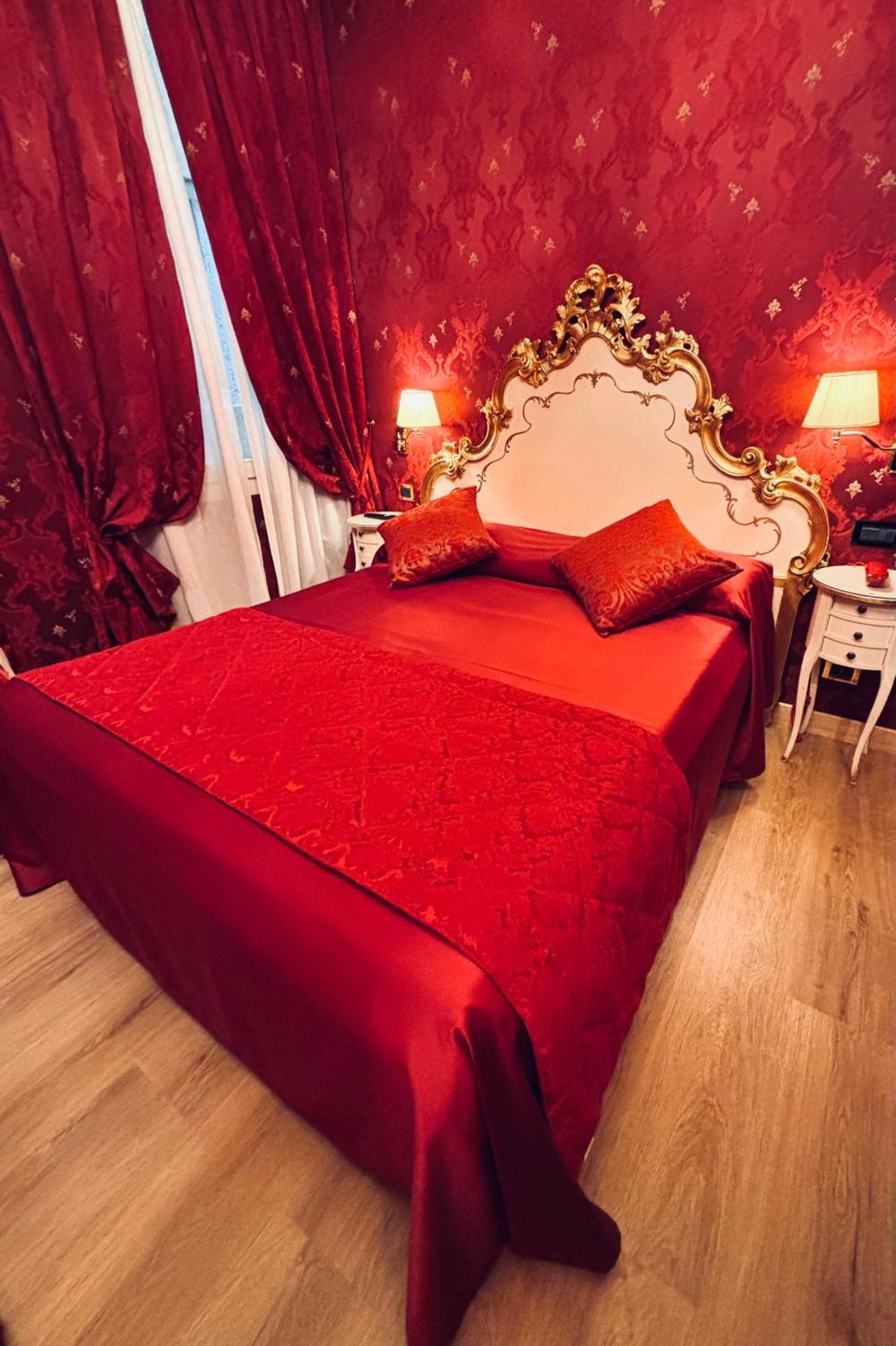 Hotel Al Graspo De Ua Венеция Экстерьер фото