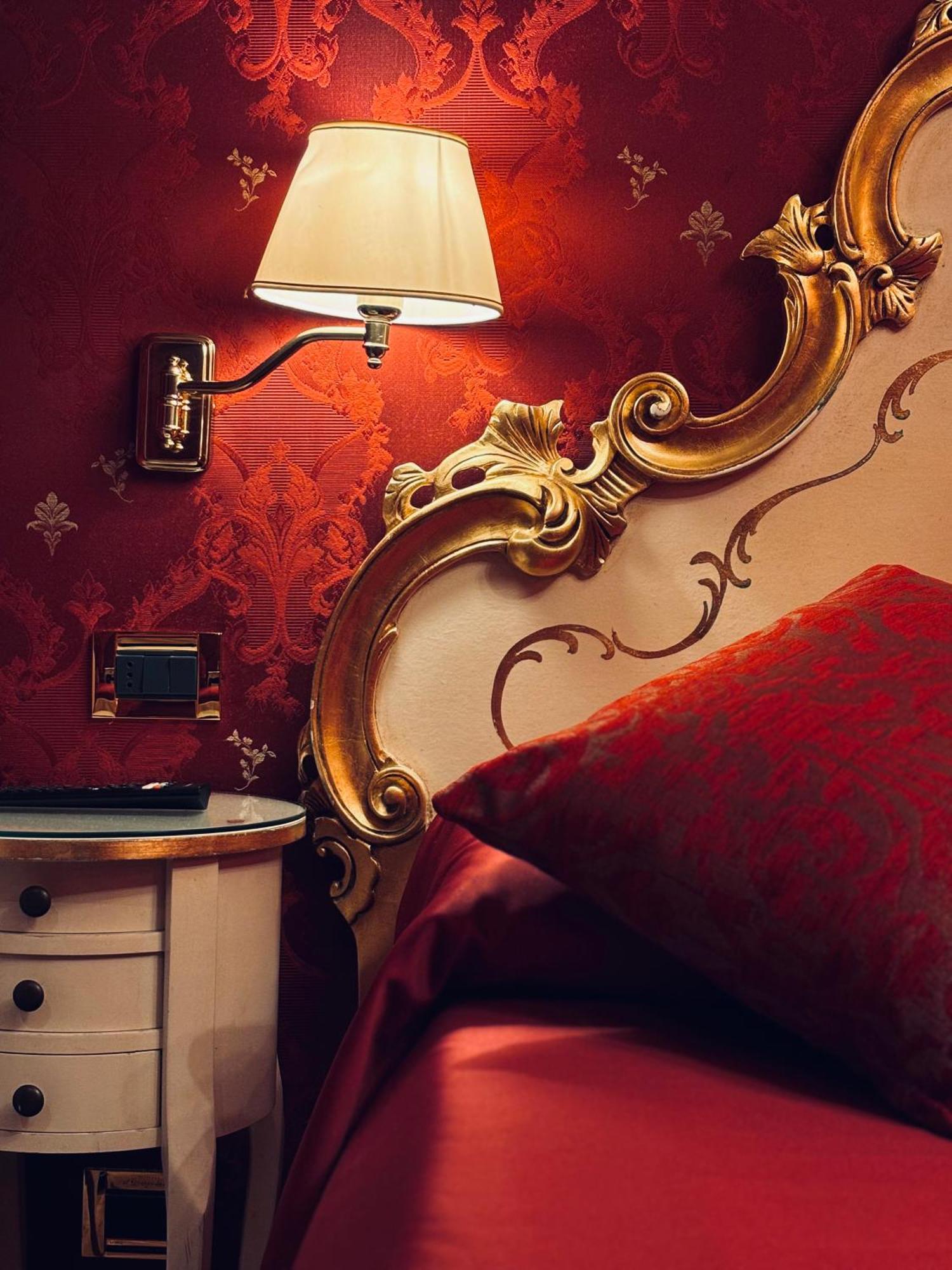 Hotel Al Graspo De Ua Венеция Экстерьер фото